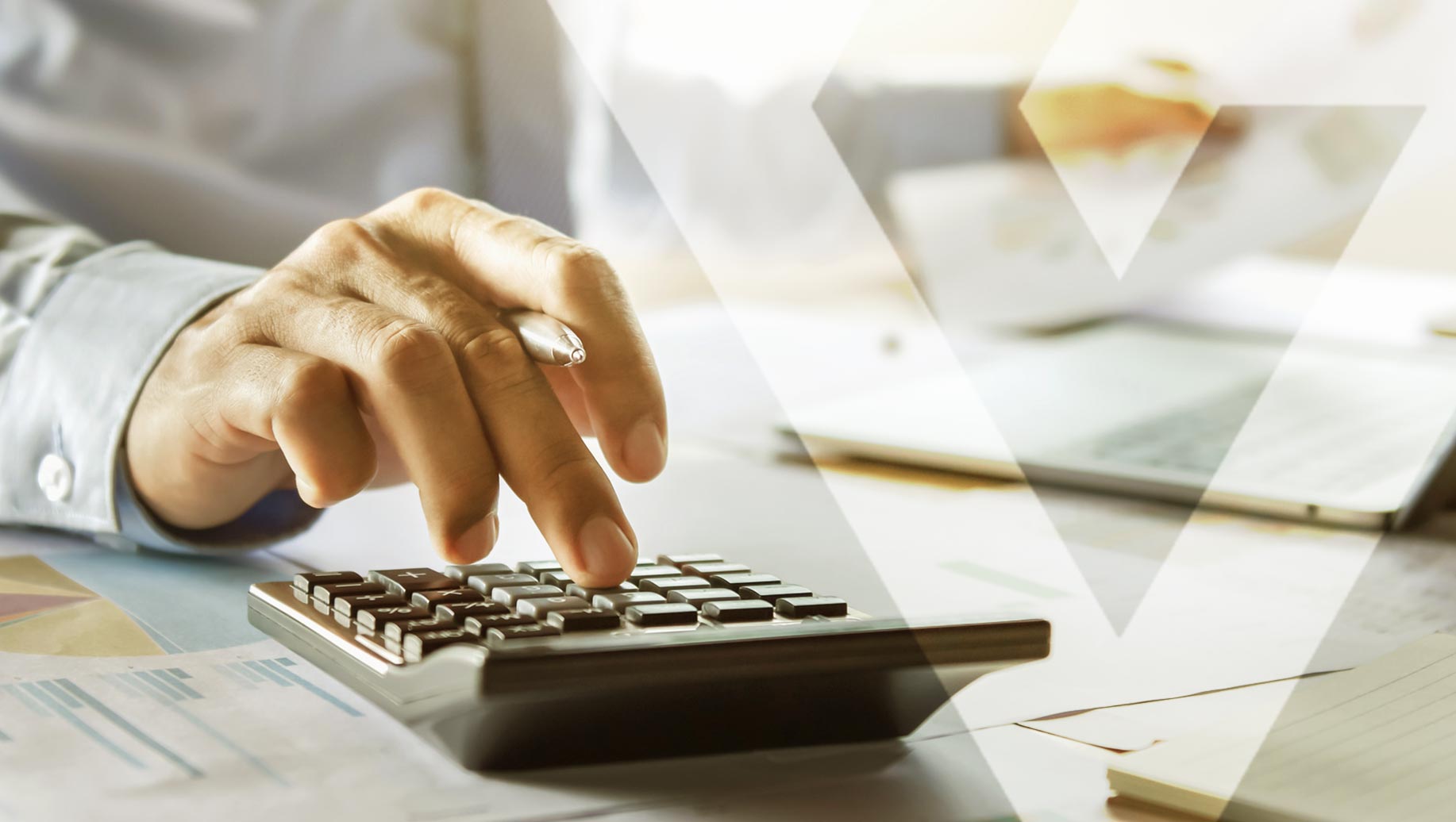 Pengertian Biaya Tetap, Contoh, & Bedanya dengan Biaya Variabel